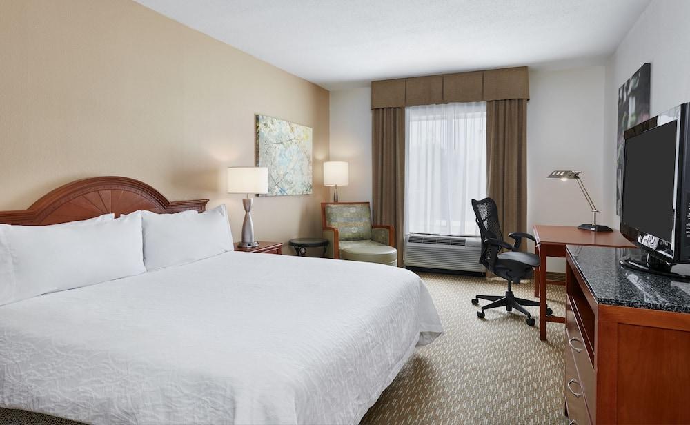 Hilton Garden Inn Charlotte North Exteriör bild