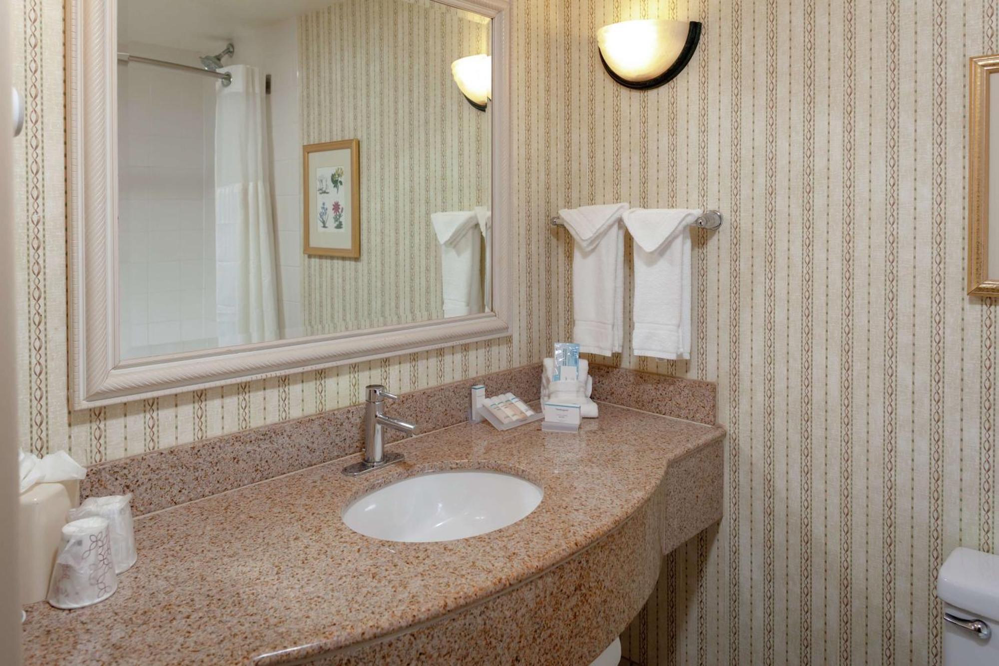 Hilton Garden Inn Charlotte North Exteriör bild