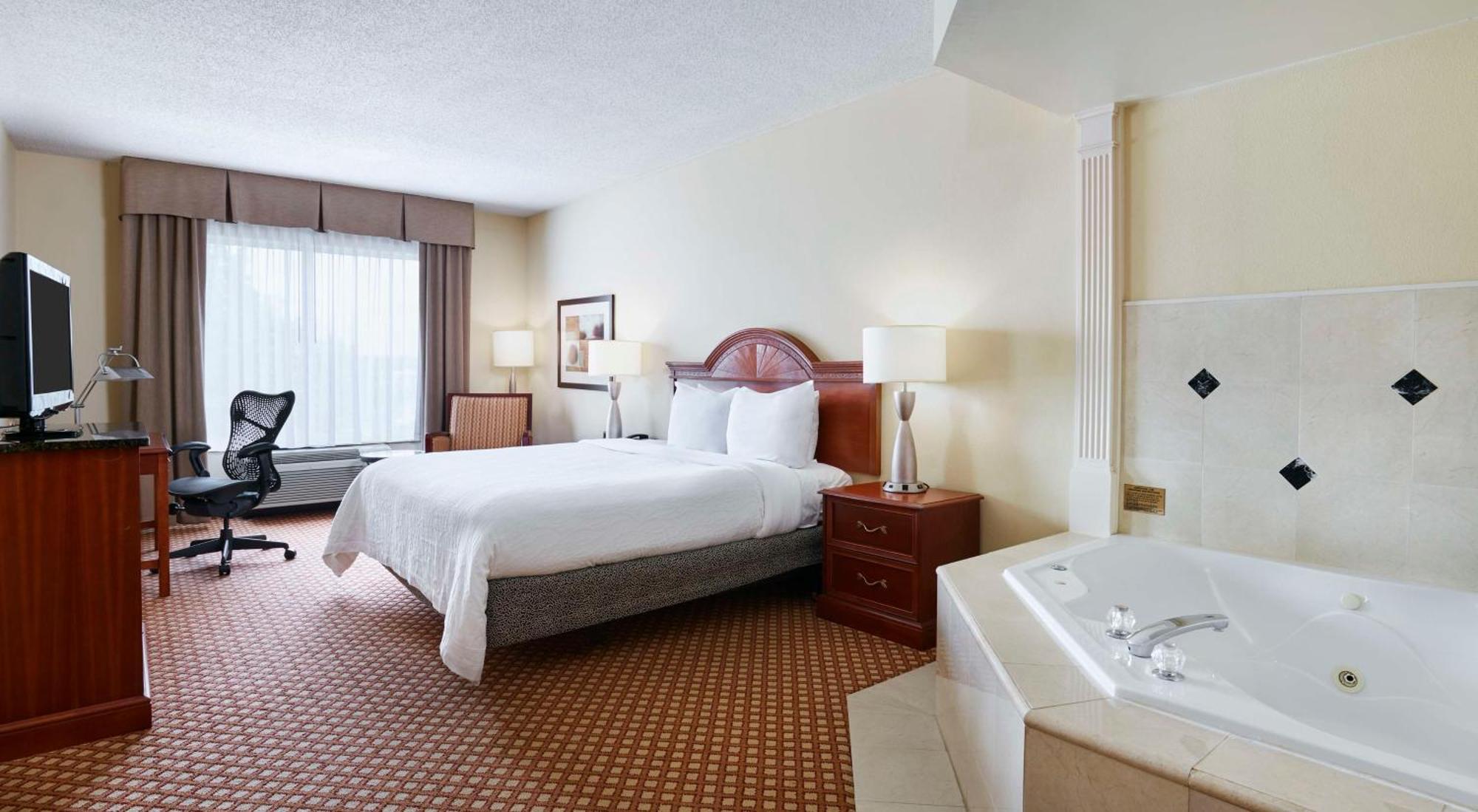 Hilton Garden Inn Charlotte North Exteriör bild