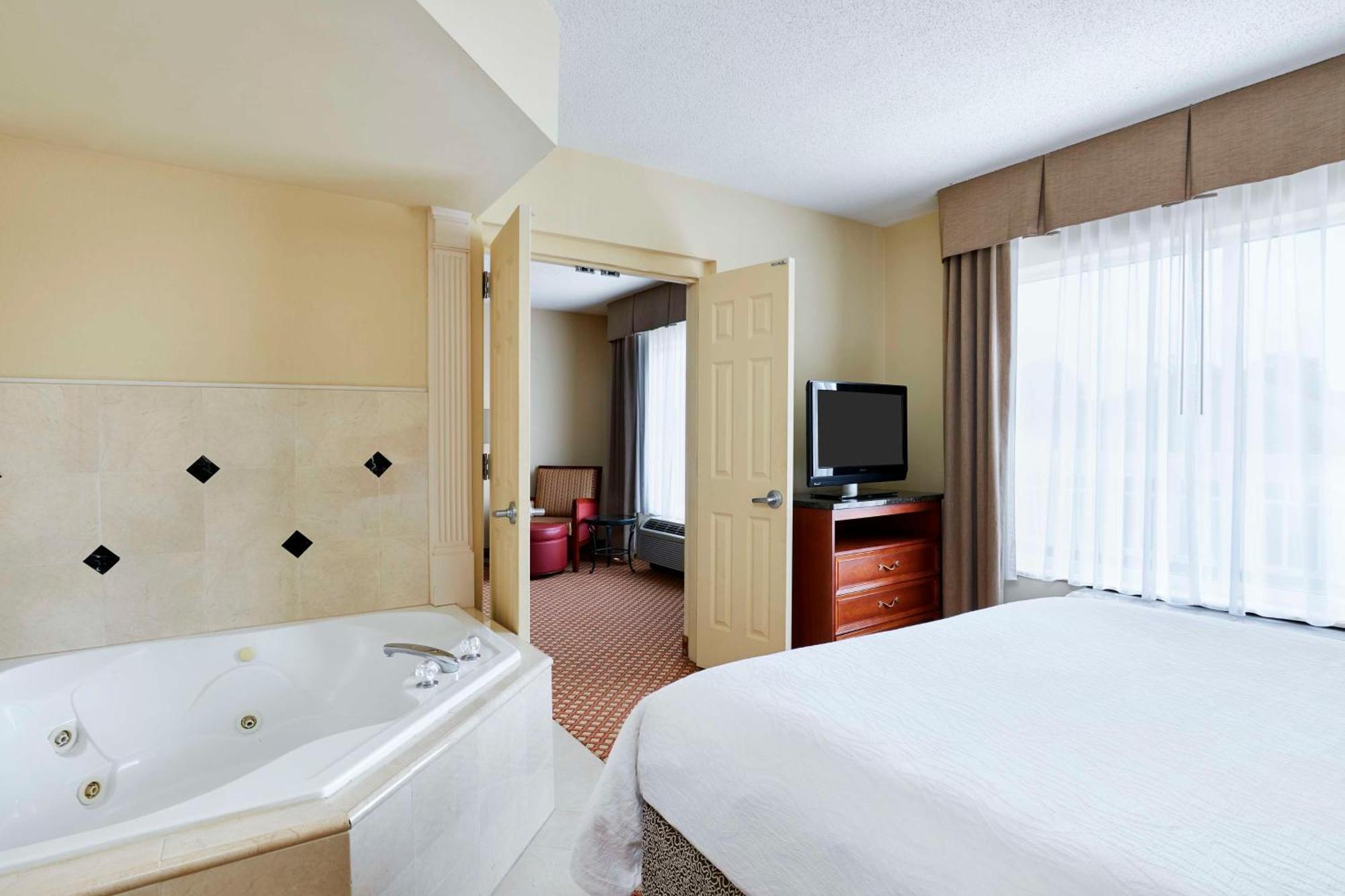 Hilton Garden Inn Charlotte North Exteriör bild