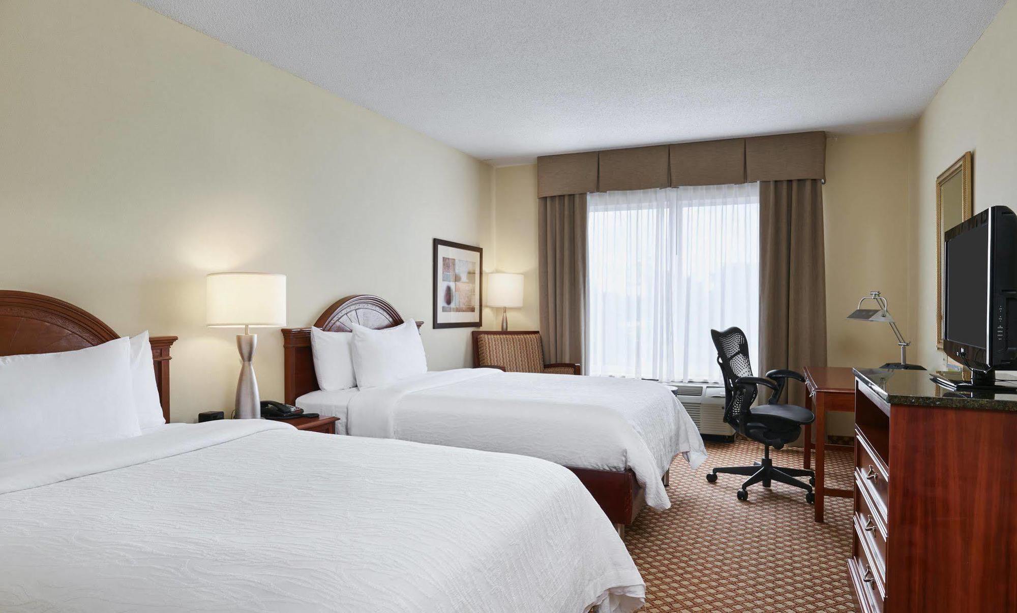 Hilton Garden Inn Charlotte North Exteriör bild
