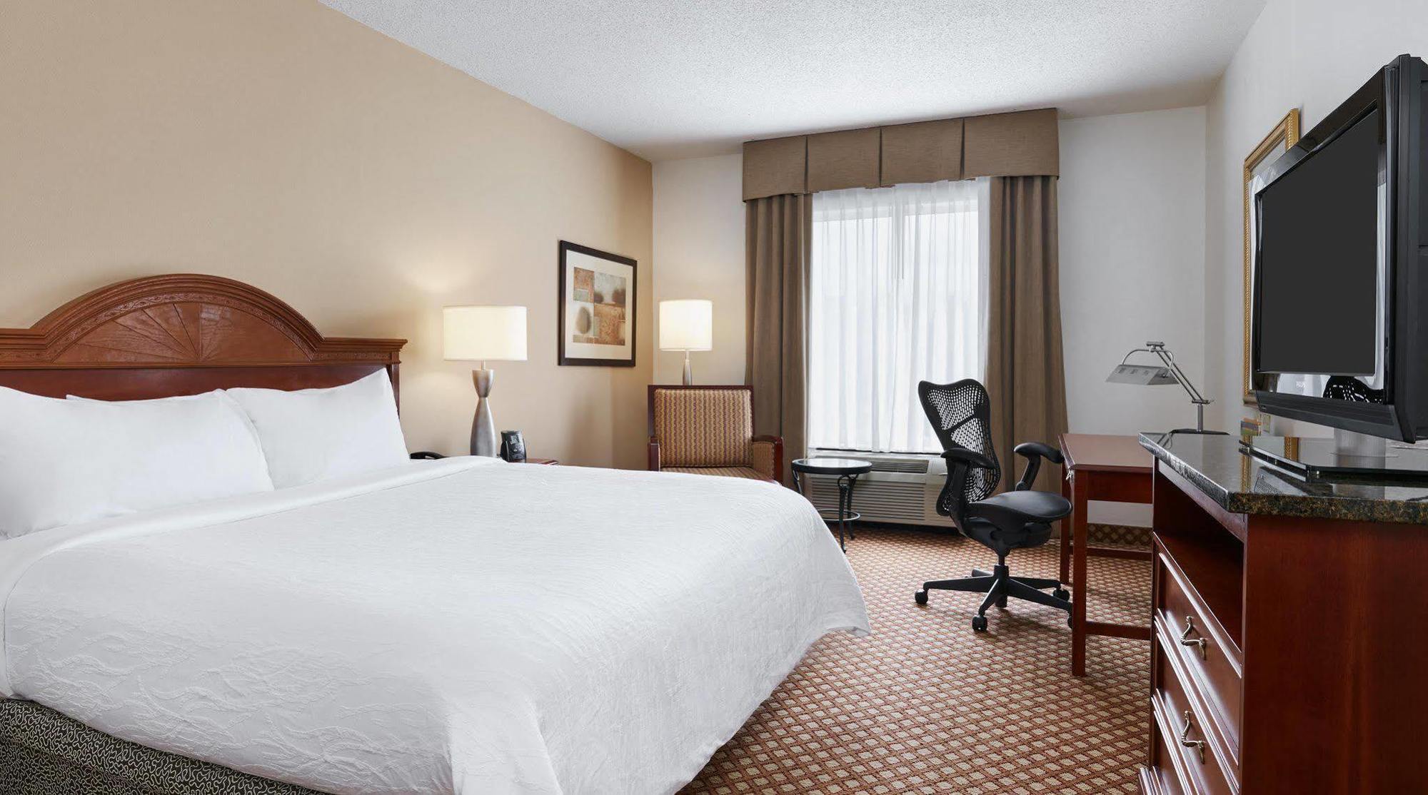 Hilton Garden Inn Charlotte North Exteriör bild