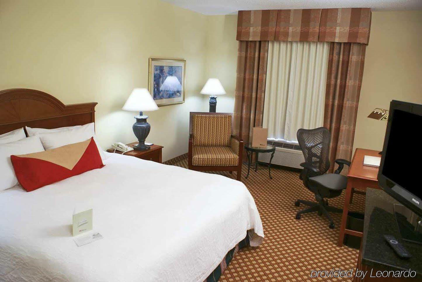 Hilton Garden Inn Charlotte North Exteriör bild
